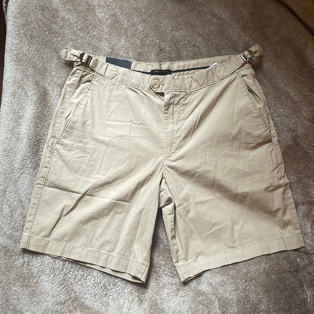 Brand new mens Banana Republic summer-weight short.